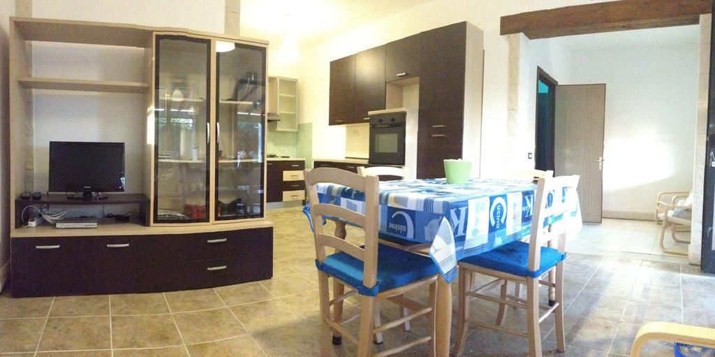 La Giara - Holiday Apartments سامبييري الغرفة الصورة